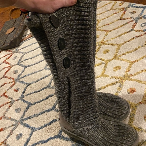 UGG Cardy Boots - Picture 2 of 7